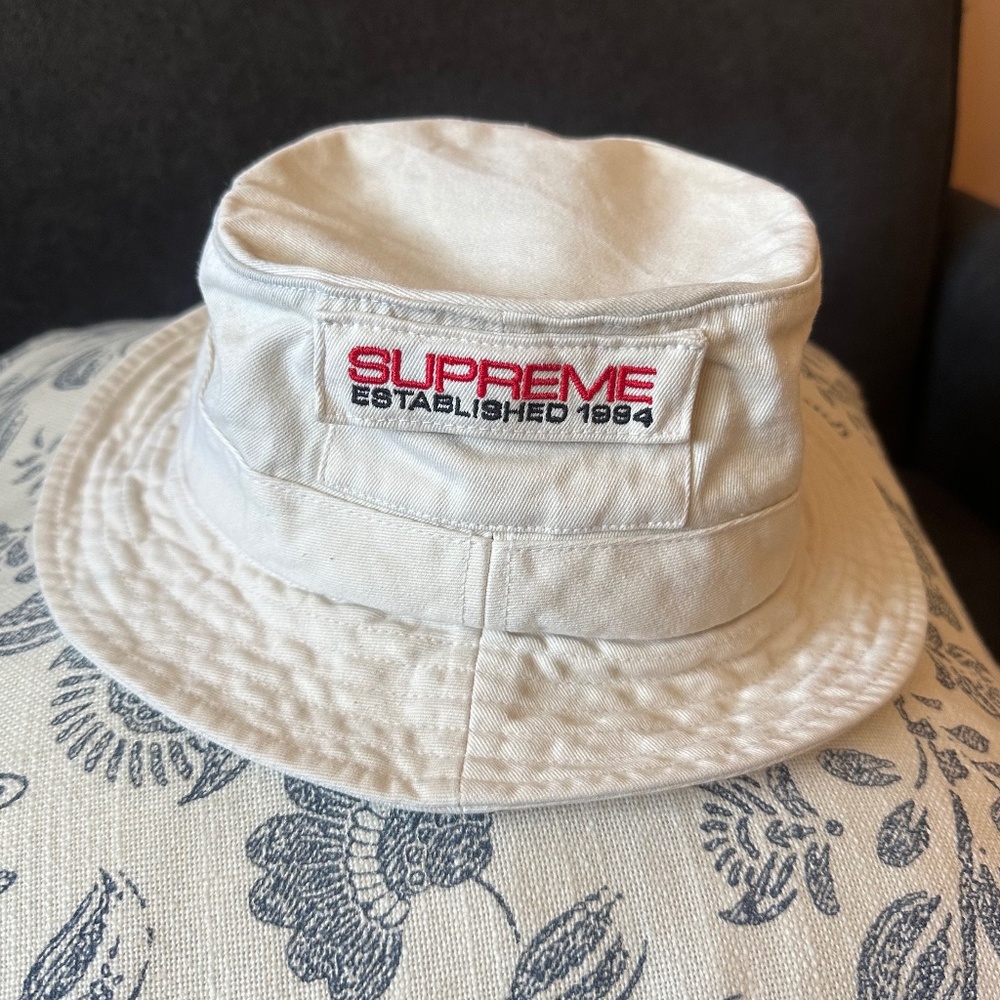 Supreme bucket hat ☁️🧢